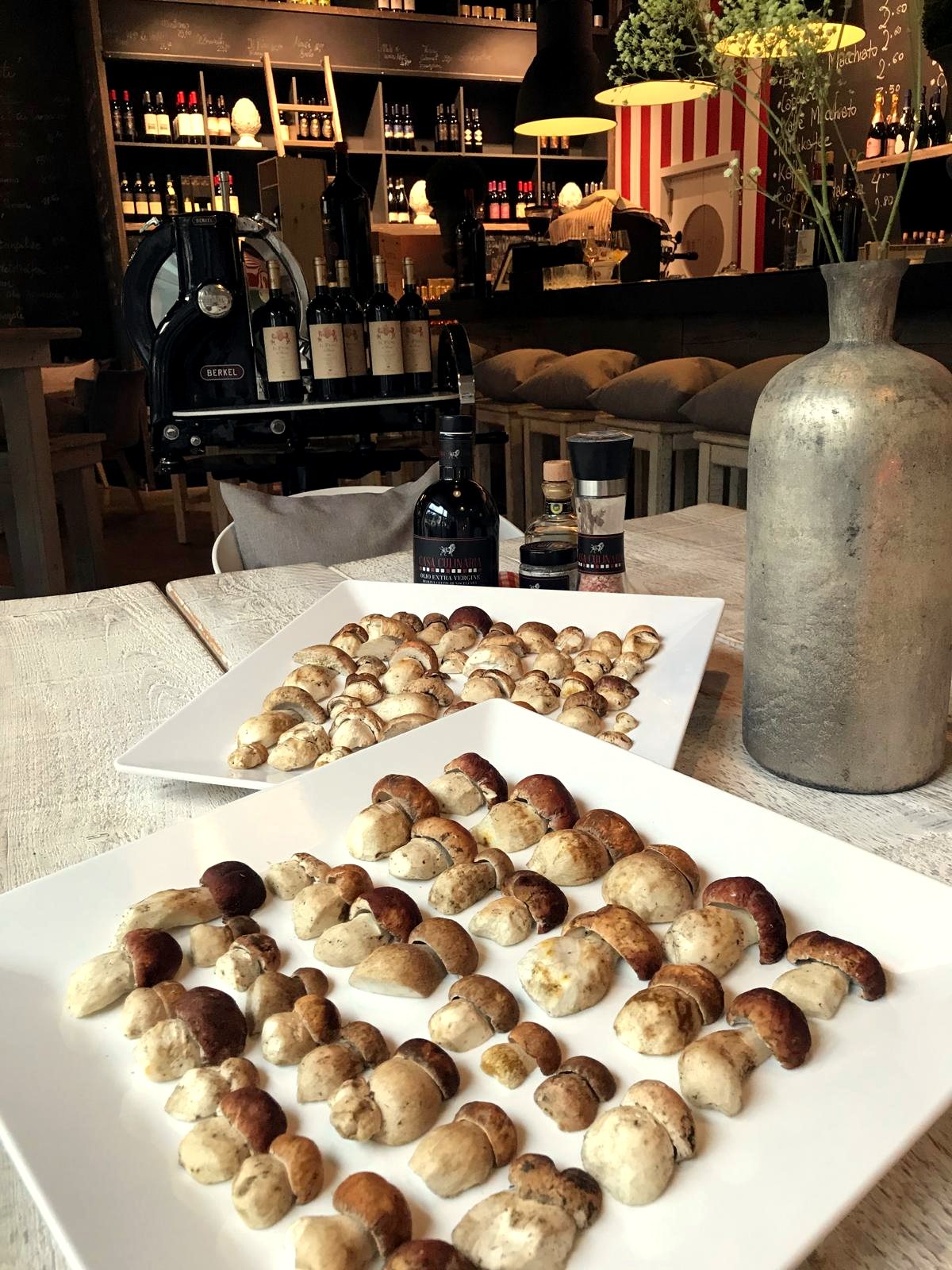 Bar und Weinregal im Casa Culinaria Minden